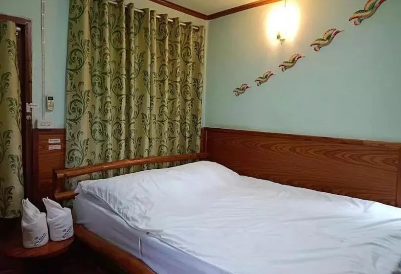 Hotelli เพชร รีสอร์ท นครไทย Phet Resort, Nakhonthai