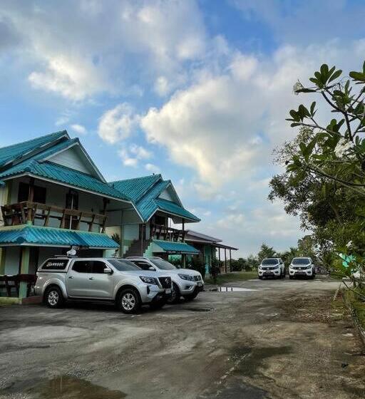 Hotel เพชร รีสอร์ท นครไทย Phet Resort, Nakhonthai