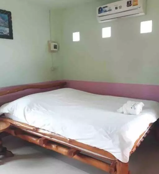 Hotelli เพชร รีสอร์ท นครไทย Phet Resort, Nakhonthai