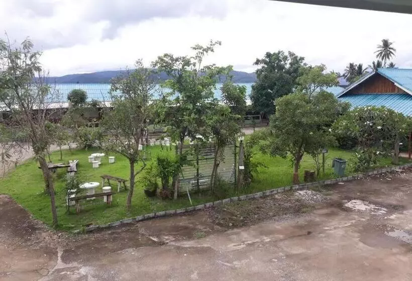 Hotelli เพชร รีสอร์ท นครไทย Phet Resort, Nakhonthai