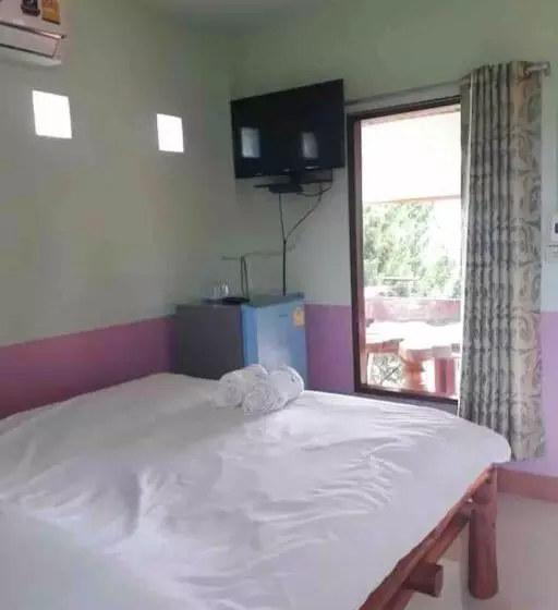 Hotelli เพชร รีสอร์ท นครไทย Phet Resort, Nakhonthai