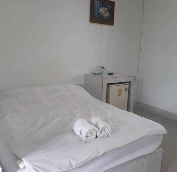 Hotel เพชร รีสอร์ท นครไทย Phet Resort, Nakhonthai