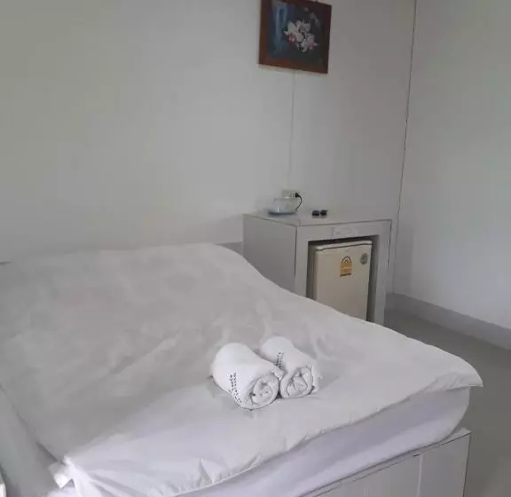 Hotelli เพชร รีสอร์ท นครไทย Phet Resort, Nakhonthai