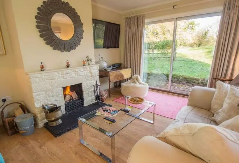 Majatalo Yew Tree Cottage