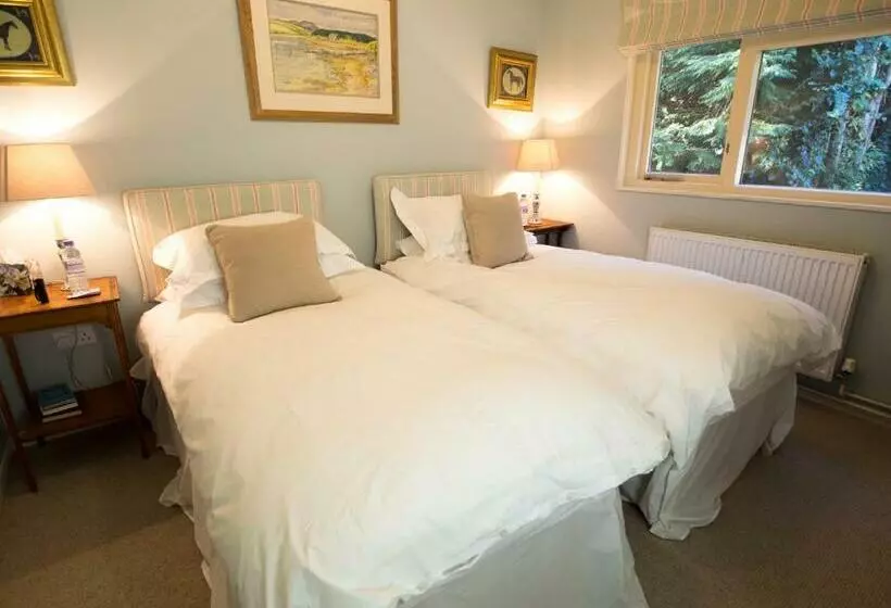 Majatalo Yew Tree Cottage