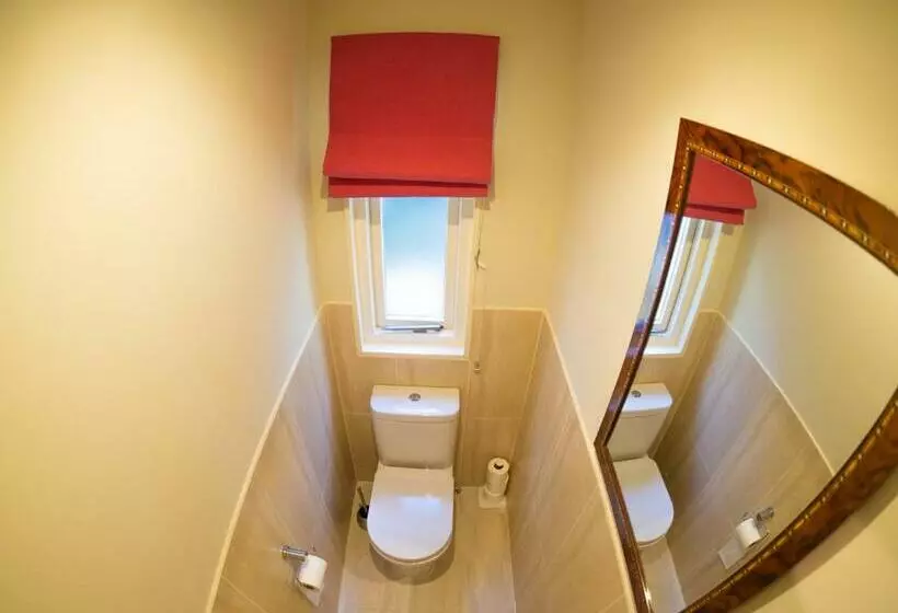 Majatalo Yew Tree Cottage