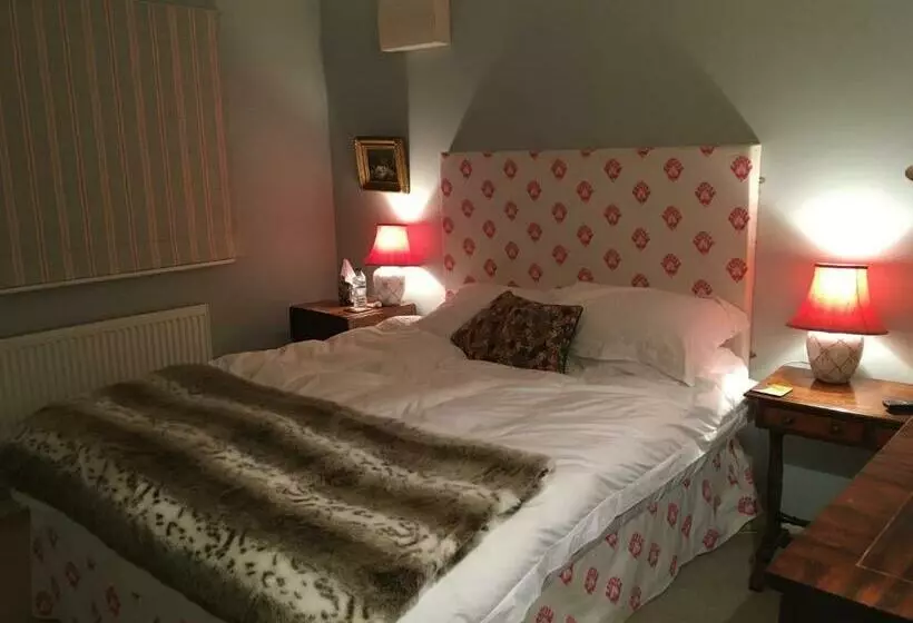 Majatalo Yew Tree Cottage