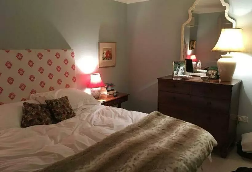 Majatalo Yew Tree Cottage