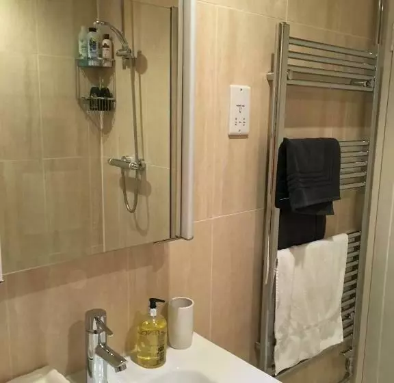 Majatalo Yew Tree Cottage