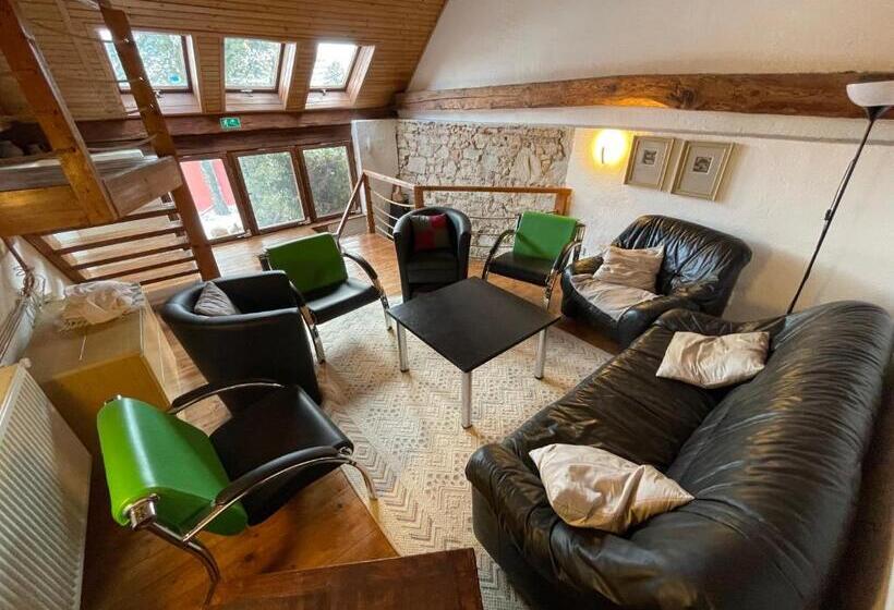 Общежитие Keramický A Výtvarný Ateliér Konešín