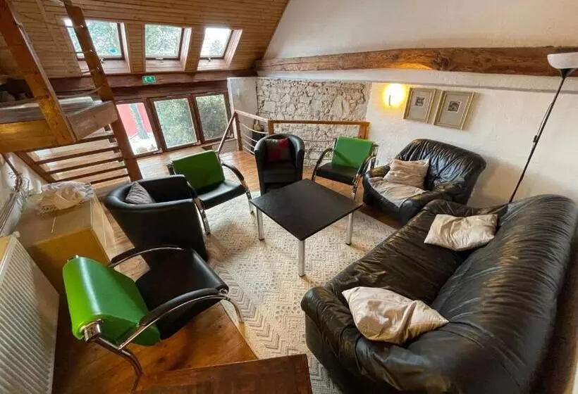 ユースホステル Keramický A Výtvarný Ateliér Konešín