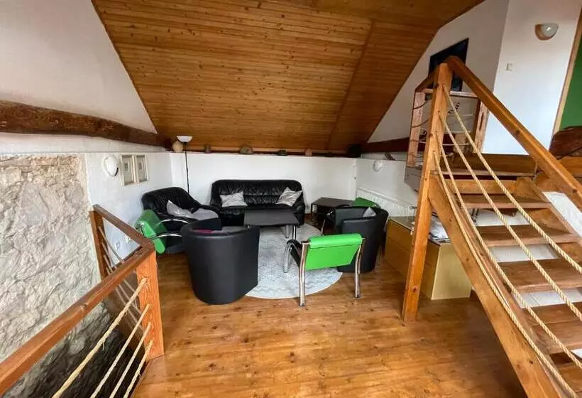 ユースホステル Keramický A Výtvarný Ateliér Konešín