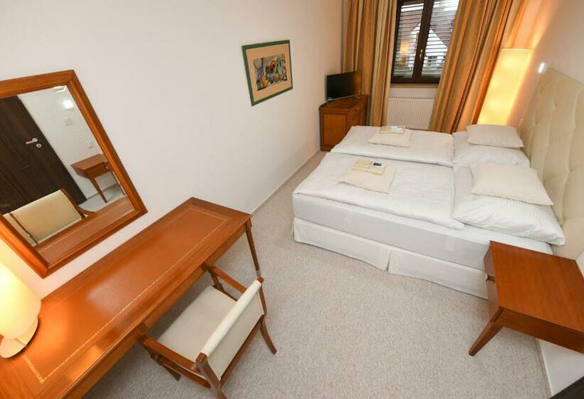 Bed and Breakfast Atrium Accomm