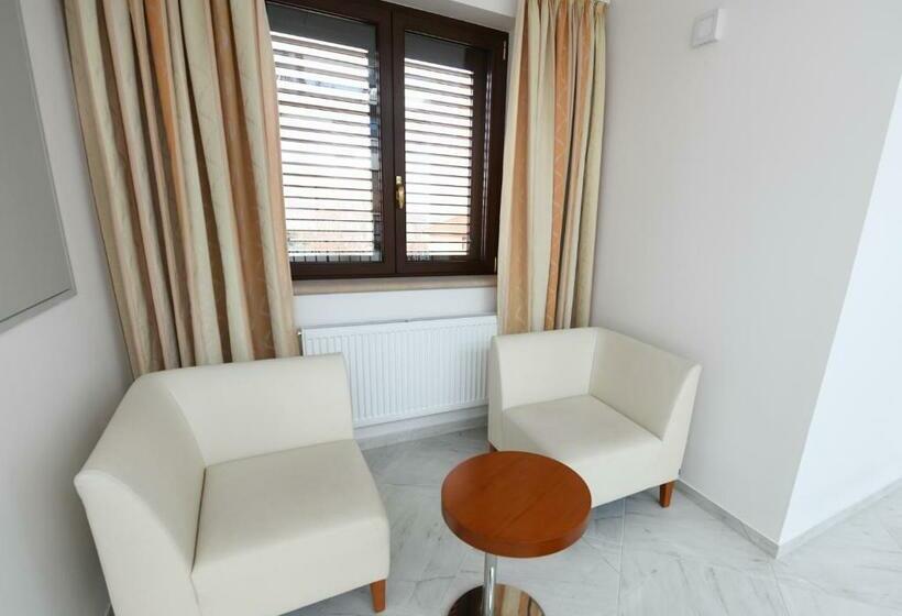 Bed and Breakfast Atrium Accomm