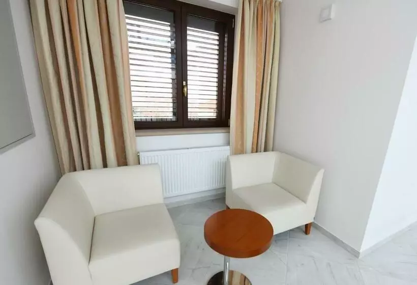 Aamiaismajoitus (B&B) Atrium Accomm