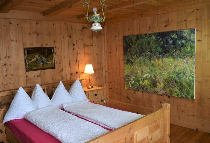 Bed and Breakfast Chasa Sassalba