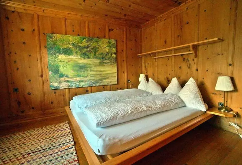 Aamiaismajoitus (B&B) Chasa Sassalba