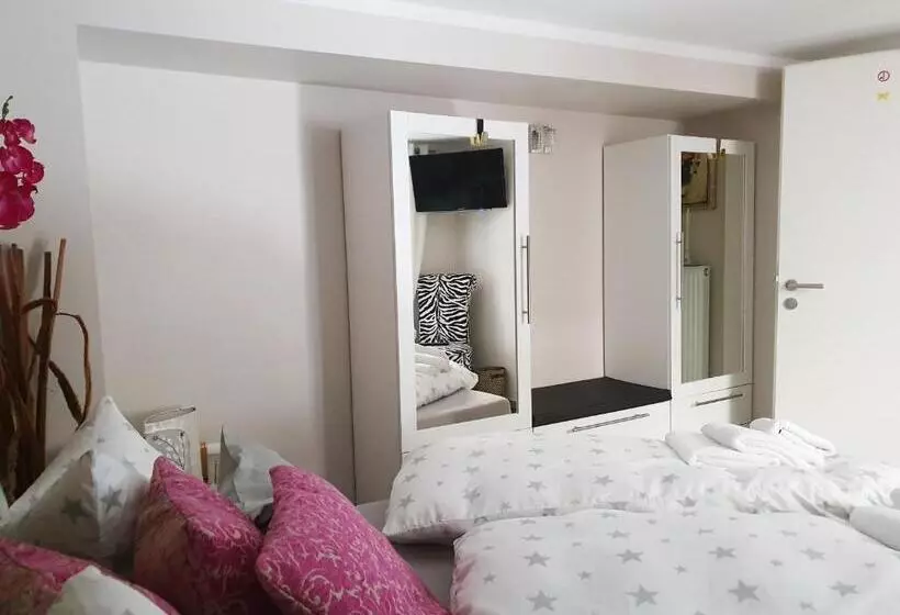 Aamiaismajoitus (B&B) Fremdenzimmer   Petit Quartier