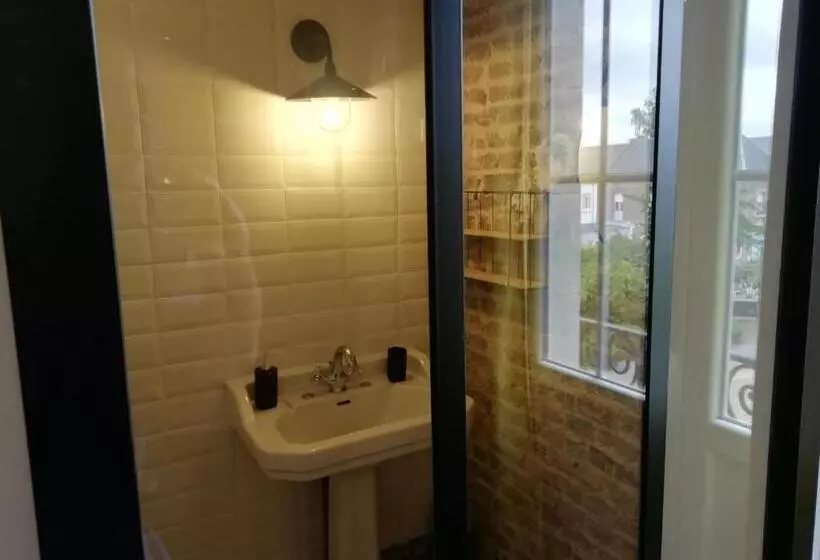 Aamiaismajoitus (B&B) Villa Henri