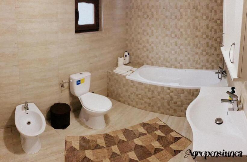 Hotel Agropensiunea La Uța