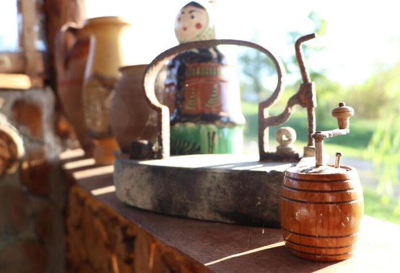 بنسيون Căsuța Din Zarand şi Punctul Gastronomic Local Miliza