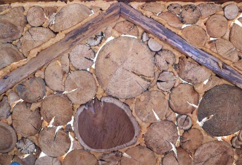 بنسيون Căsuța Din Zarand şi Punctul Gastronomic Local Miliza