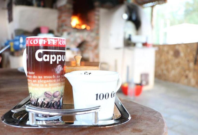 بنسيون Căsuța Din Zarand şi Punctul Gastronomic Local Miliza