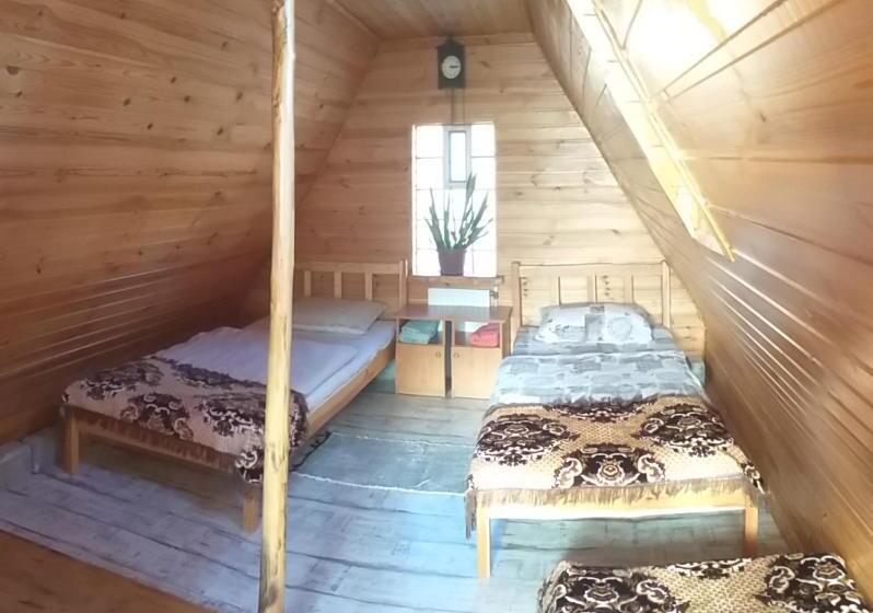 بنسيون Căsuța Din Zarand şi Punctul Gastronomic Local Miliza