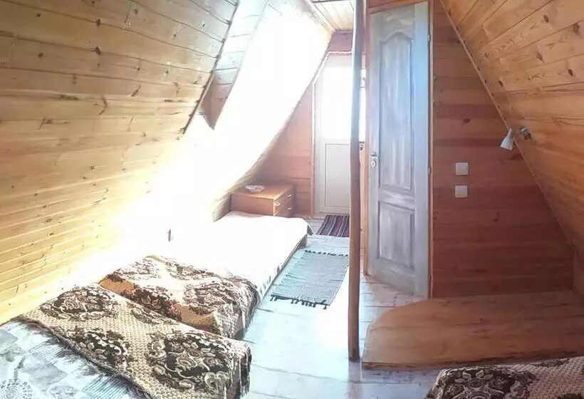 Majatalo Căsuța Din Zarand şi Punctul Gastronomic Local   Miliza