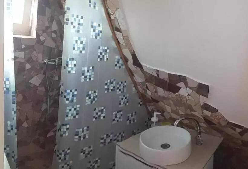 Majatalo Căsuța Din Zarand şi Punctul Gastronomic Local   Miliza