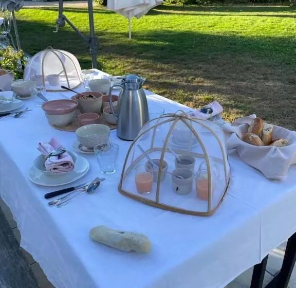 Majatalo A L Ombre Du Figuier