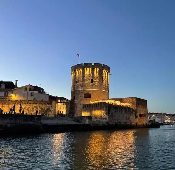 Majatalo A L Ombre Du Figuier