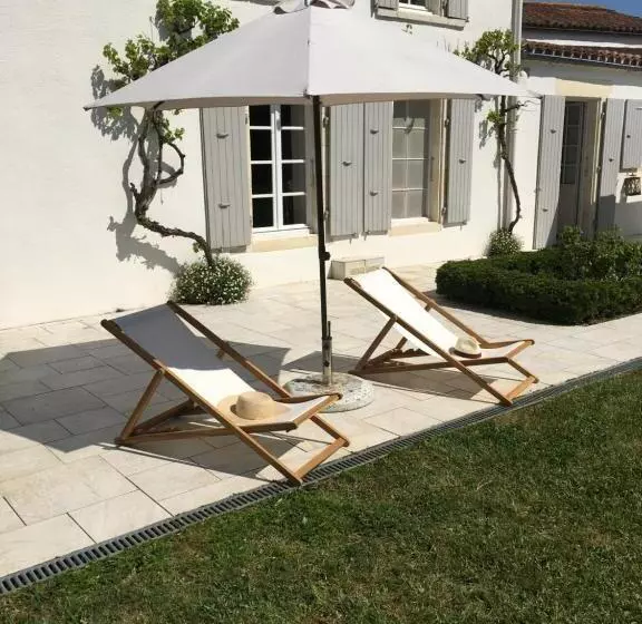 Majatalo A L Ombre Du Figuier