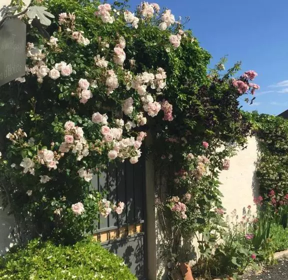 Majatalo A L Ombre Du Figuier