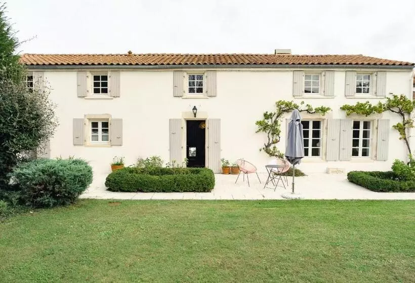 Majatalo A L Ombre Du Figuier