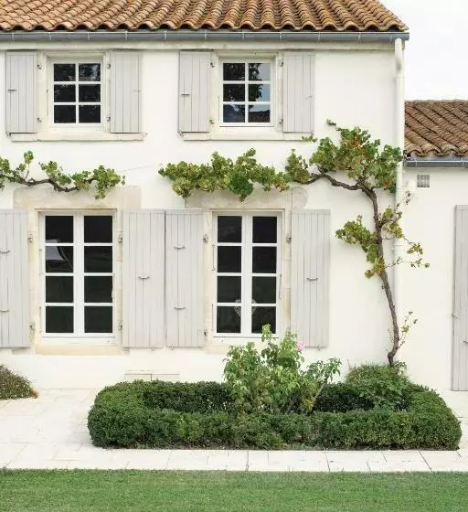 Majatalo A L Ombre Du Figuier