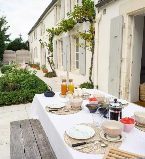 Majatalo A L Ombre Du Figuier