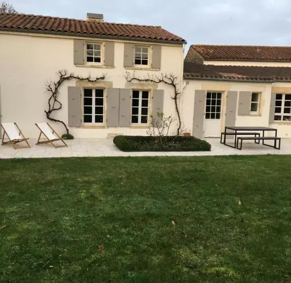 Majatalo A L Ombre Du Figuier