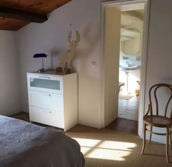 Majatalo A L Ombre Du Figuier