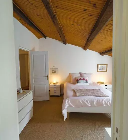 Majatalo A L Ombre Du Figuier