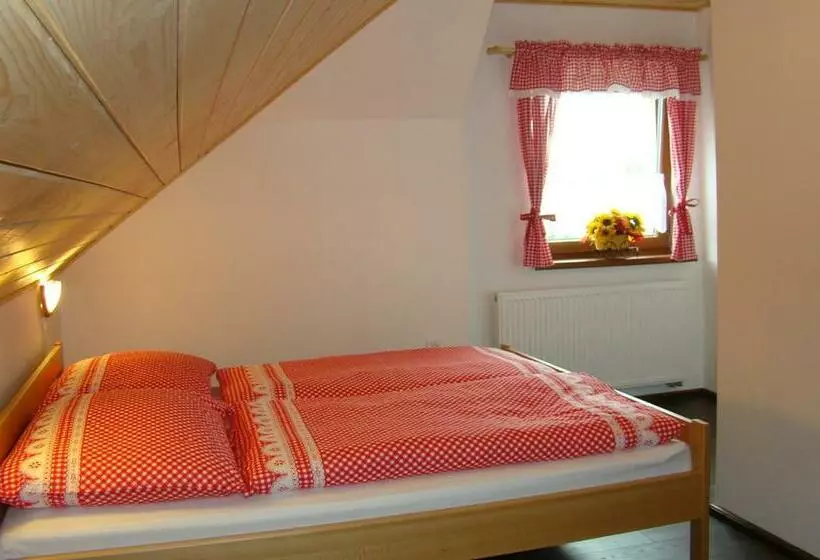 Majatalo Penzion A Restaurace U Maryny