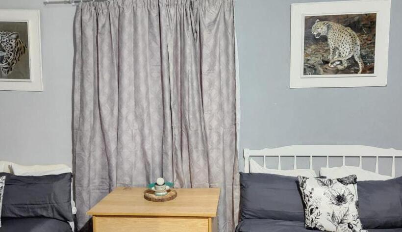 פנסיון Thokazi Haven Guest House & Backpacker