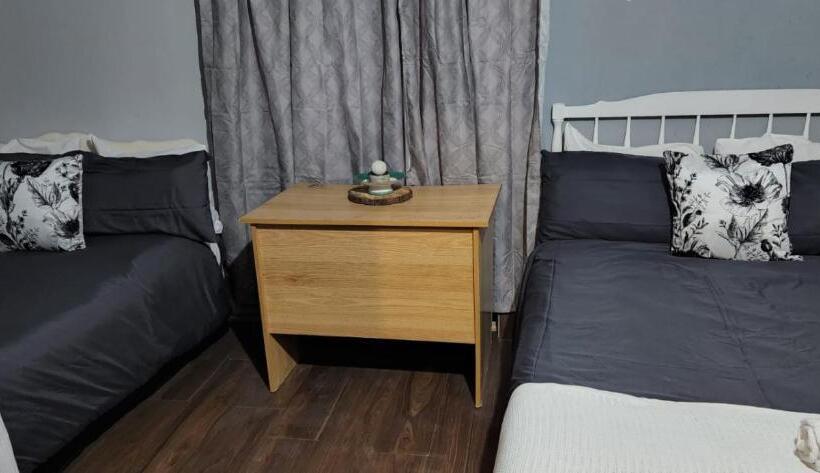 פנסיון Thokazi Haven Guest House & Backpacker