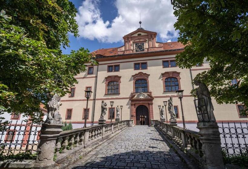 פנסיון Zámek Lnáře