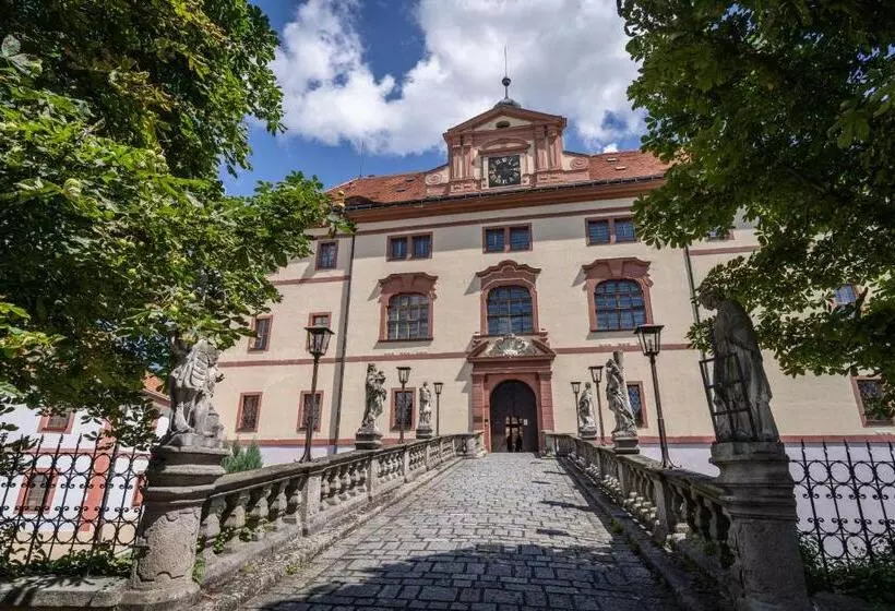 Majatalo Zámek Lnáře