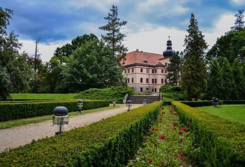 Majatalo Zámek Lnáře