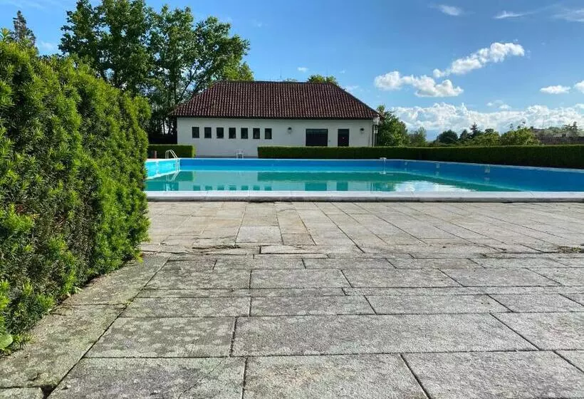 Majatalo Zámek Lnáře