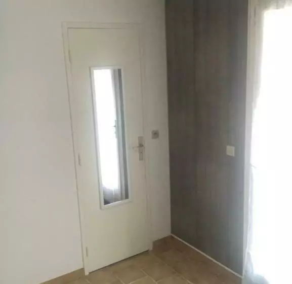 ベッドアンドブレックファースト Au Mimosa   Chambre D Hôte Le Laurier