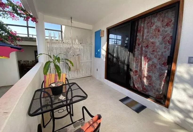 Aamiaismajoitus (B&B) Beachfront Paradise Boutique