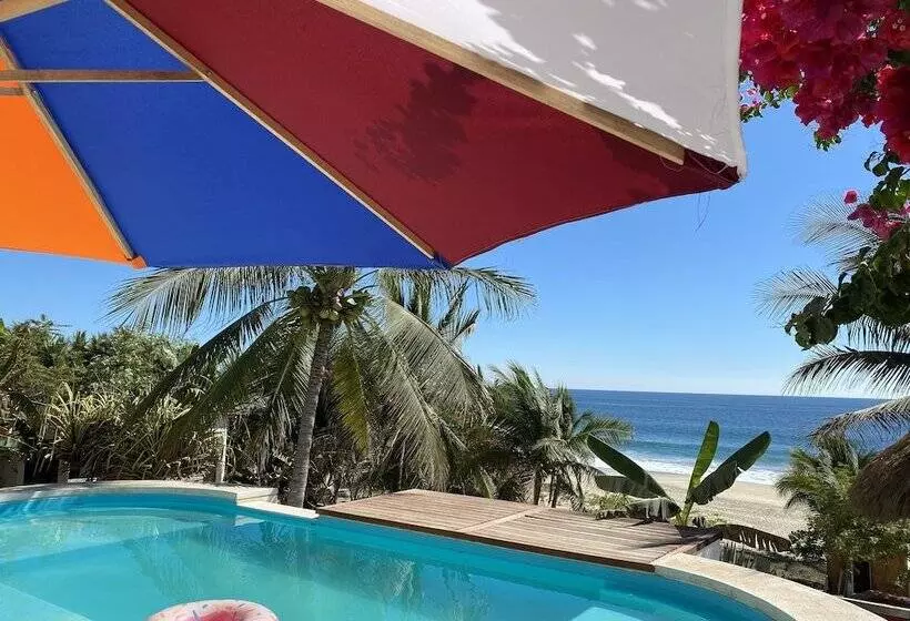 Aamiaismajoitus (B&B) Beachfront Paradise Boutique